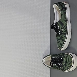 Vans green and black tye dye lace up sneakers size 11 excellent condition